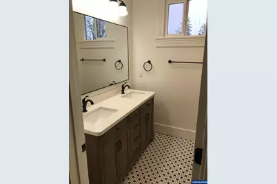 412 W Main St, Silverton, OR 97381 - Photo 8