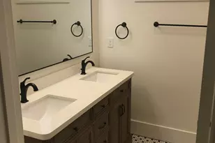 412 W Main St, Silverton, OR 97381 - Photo 8