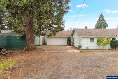 390 Salem Heights Av S, Salem, OR 97302 - Photo 8