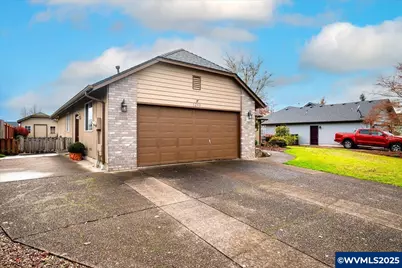 3248 18th Av SE, Albany, OR 97322 - Photo 2