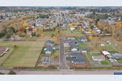 1221 49th St, Sweet Home, OR 97389 - Photo 16