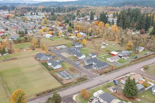 1221 49th St, Sweet Home, OR 97389 - Photo 10