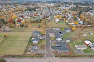 1221 49th St, Sweet Home, OR 97389 - Photo 12