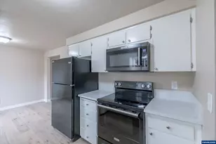 562 Connecticut Ave SE, Salem, OR 97317 - Photo 16