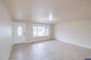 562 Connecticut Ave SE, Salem, OR 97317 - Photo 8