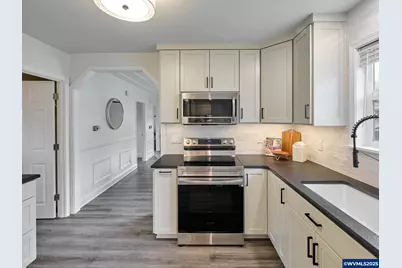 1006 Well St, Silverton, OR 97381 - Photo 12