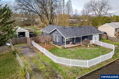375 N 6th St, Harrisburg, OR 97446 - Photo 2