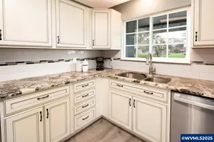 375 N 6th St, Harrisburg, OR 97446 - Photo 18