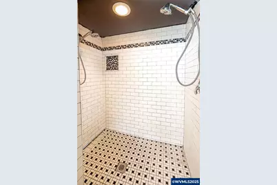 375 N 6th St, Harrisburg, OR 97446 - Photo 28