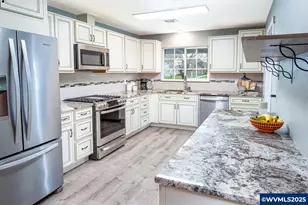 375 N 6th St, Harrisburg, OR 97446 - Photo 16