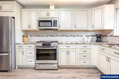 375 N 6th St, Harrisburg, OR 97446 - Photo 14