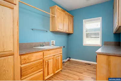 1273 SE 4th Av, Mill City, OR 97360 - Photo 30