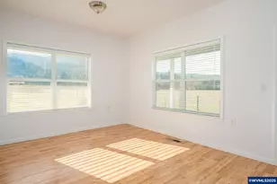 1273 SE 4th Ave, Mill City, OR 97360 - Photo 28