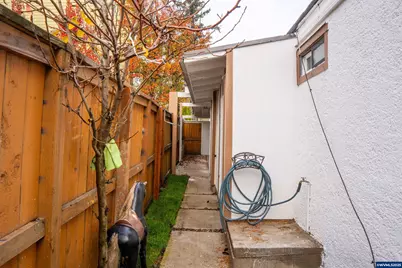 11803 SE Division St #38, Portland, OR 97209 - Photo 16