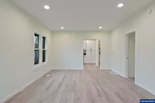 715 19th St SE, Salem, OR 97301 - Photo 8