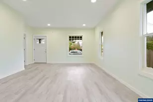715 19th St SE, Salem, OR 97301 - Photo 10