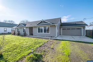 115 E 2nd St, Halsey, OR 97348 - Photo 2