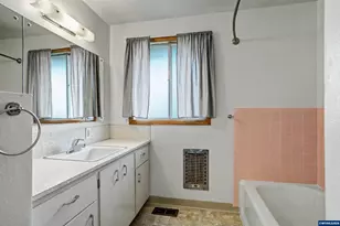 444 SW Crider St, Dallas, OR 97338 - Photo 22