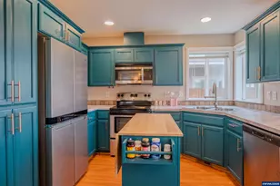 4337 Mackinaw Ave SE, Albany, OR 97322 - Photo 6