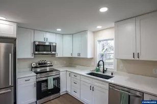 705 Tangent St, Lebanon, OR 97355 - Photo 8