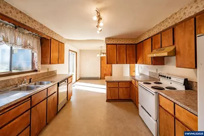 951 Dogwood St, Sweet Home, OR 97386 - Photo 12