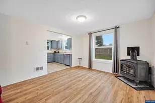 352 NE Polk Station Rd, Dallas, OR 97338 - Photo 10