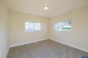 3392 Sunnyview Rd NE, Salem, OR 97301 - Photo 12
