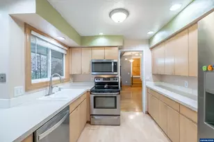 292 Stoneway Dr NW, Salem, OR 97304 - Photo 12