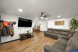 645 Riley Way Way, Harrisburg, OR 97446 - Photo 6