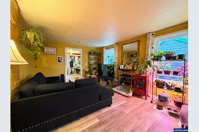 1018 7th St NW, Salem, OR 97304 - Photo 2