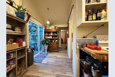1018 7th St NW, Salem, OR 97304 - Photo 8