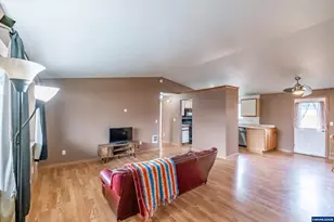 1940 17th Ave SE, Albany, OR 97322 - Photo 4