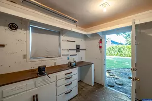 840 Clarmount St NW, Salem, OR 97304 - Photo 42