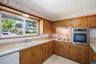840 Clarmount St NW, Salem, OR 97304 - Photo 10