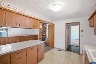 840 Clarmount St NW, Salem, OR 97304 - Photo 12