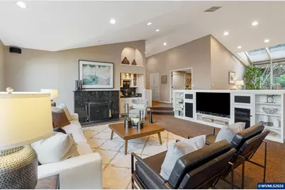 3060 Camellia Dr S, Salem, OR 97302 - Photo 10