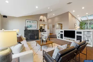 3060 Camellia Dr S, Salem, OR 97302 - Photo 10