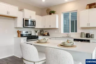 372 Greencrest St NE, Salem, OR 97301 - Photo 10