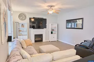 5756 Yvonne Ct SE, Salem, OR 97306 - Photo 10