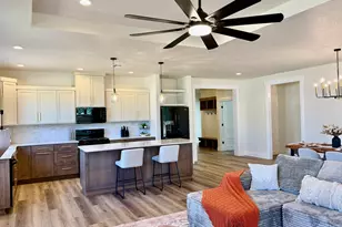 215 NE Broadway St, Sublimity, OR 97385 - Photo 10