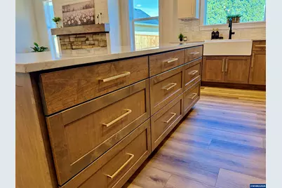 215 NE Broadway St, Sublimity, OR 97385 - Photo 12