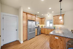 380 NW Reed Ln, Dallas, OR 97338 - Photo 22