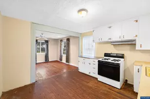 948 SW Maple St, Dallas, OR 97338 - Photo 10