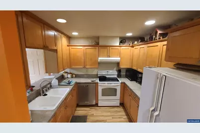 504 Wall St, Silverton, OR 97381 - Photo 8