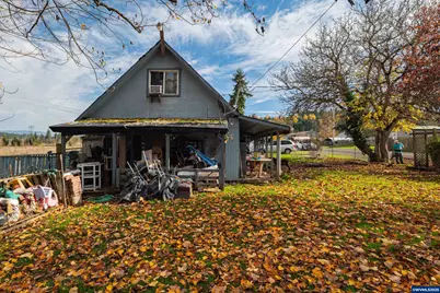 1715 Cascade Dr, Lebanon, OR 97355 - Photo 2