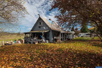 1715 Cascade Dr, Lebanon, OR 97355 - Photo 1