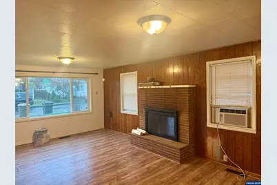 1323 Hawthorne St, Sweet Home, OR 97386 - Photo 2