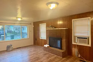 1323 Hawthorne St, Sweet Home, OR 97386 - Photo 2