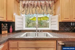 2328 NW Violet Ave, Albany, OR 97321 - Photo 10