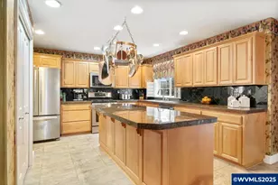 2328 NW Violet Ave, Albany, OR 97321 - Photo 8